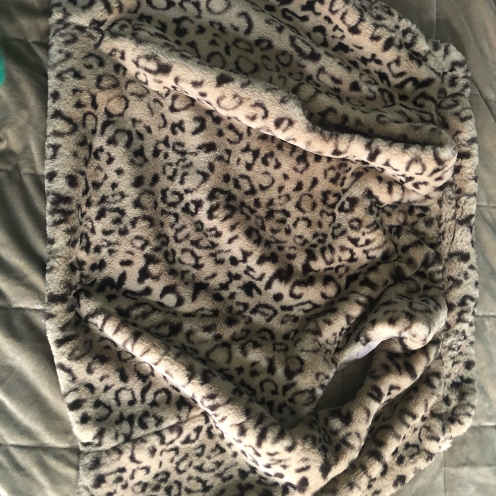 A fluffy vest - Picture 2 of 3